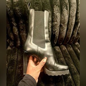 Off-White leather heeled booties